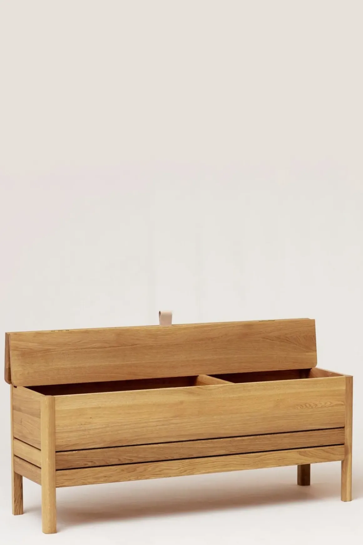 Benk - A Line Storage Bench 111 Eik