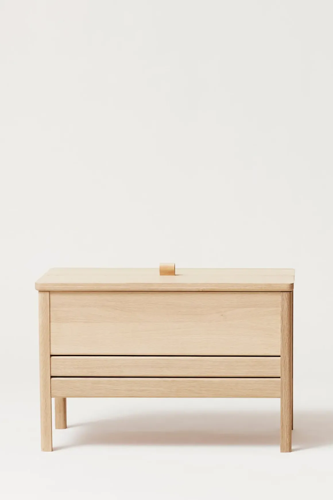 Benk - A Line Storage Bench 68 Hvitoljet Eik
