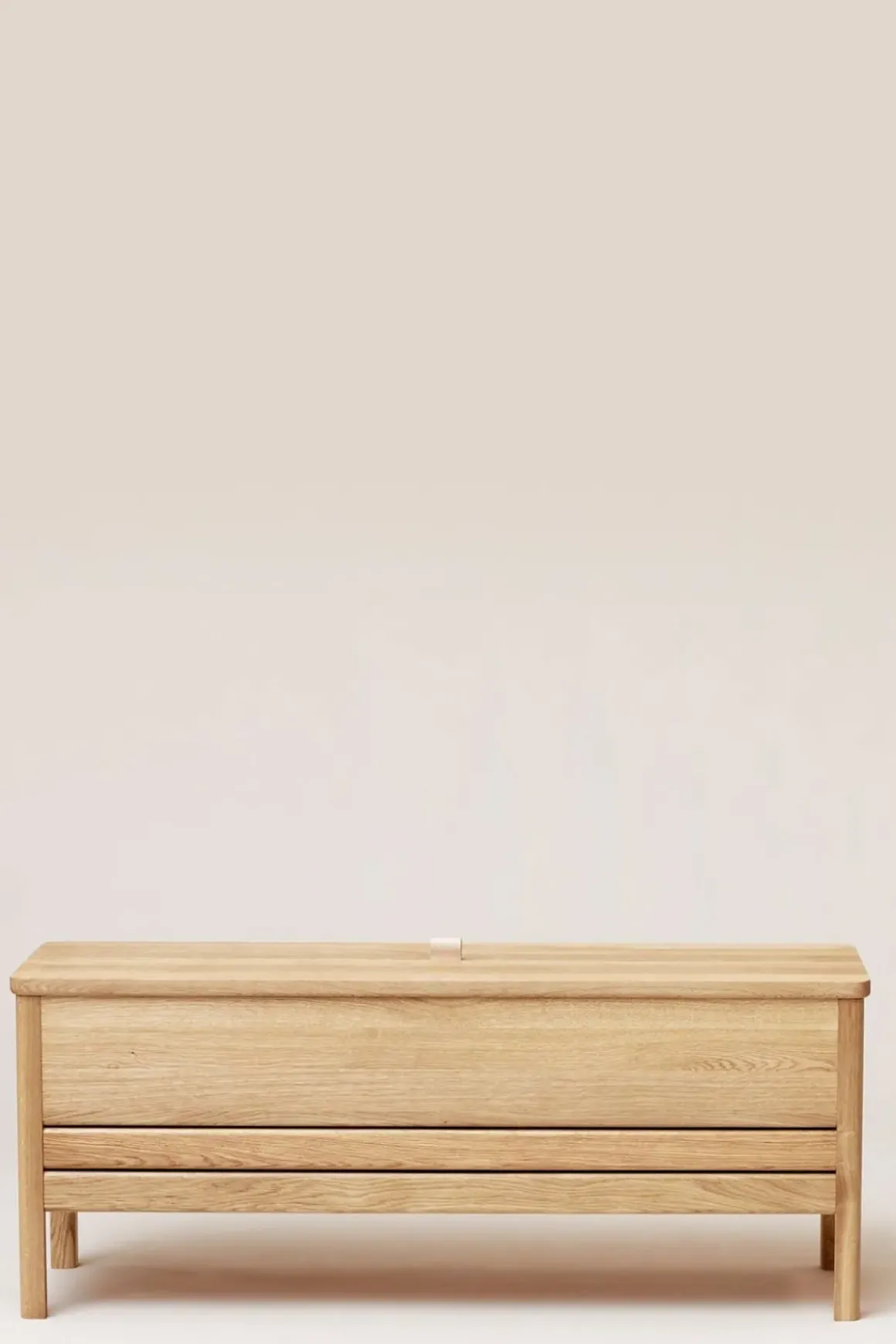 Benk - A Line Storage Bench 111 Hvitoljet Eik