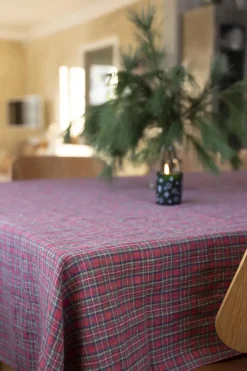 Duk - Red Tartan