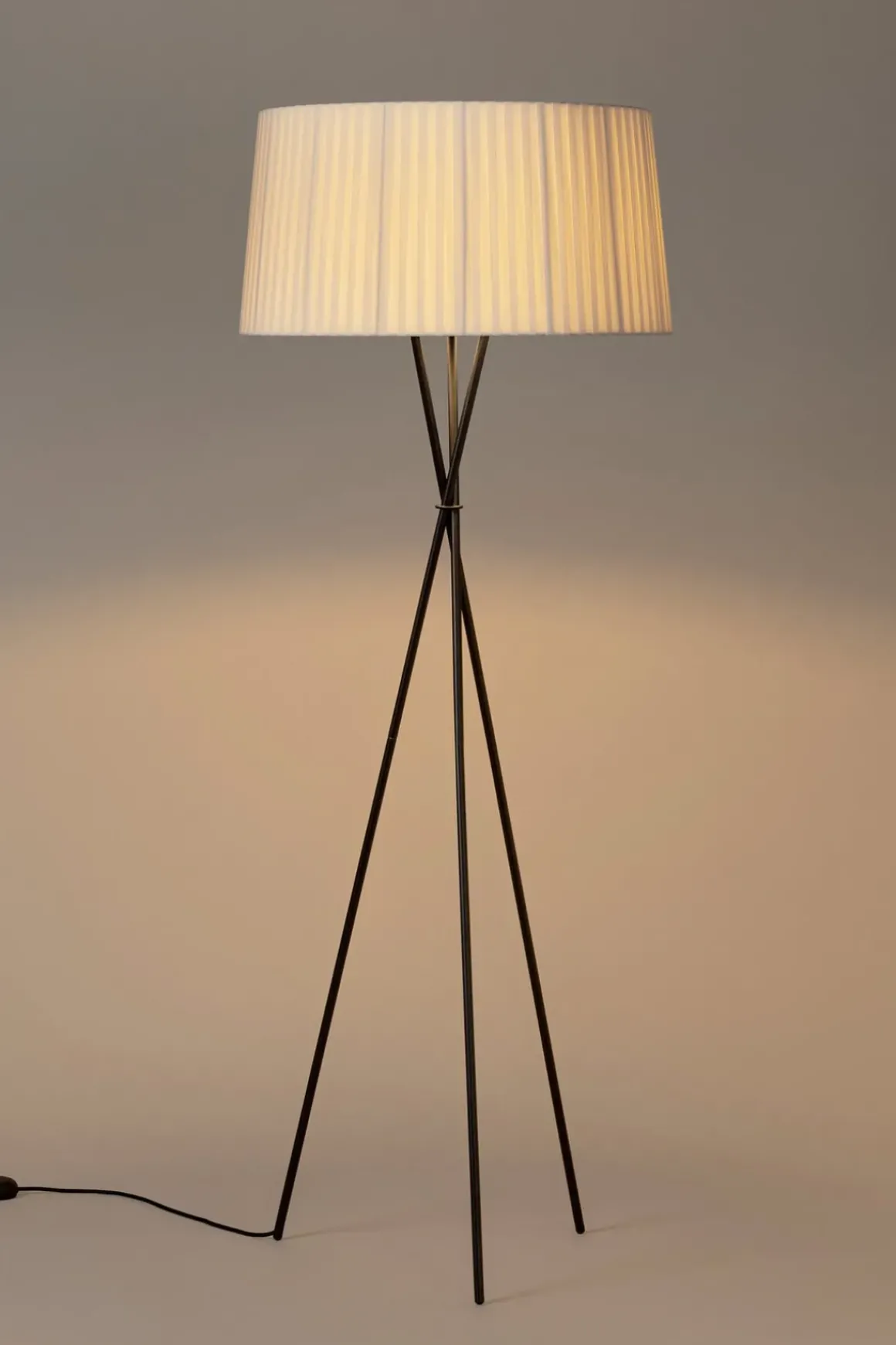 Gulvlampe - Tripode G5 Black/Natural