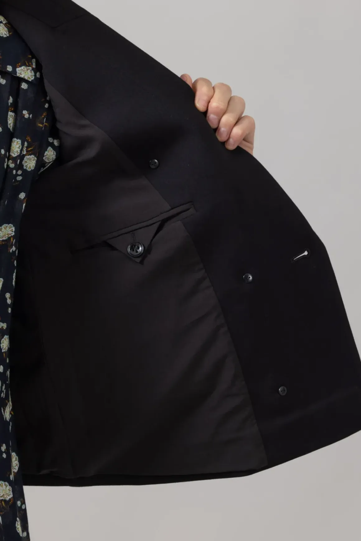 Jakke - Emotional Essence I Pure Black Short