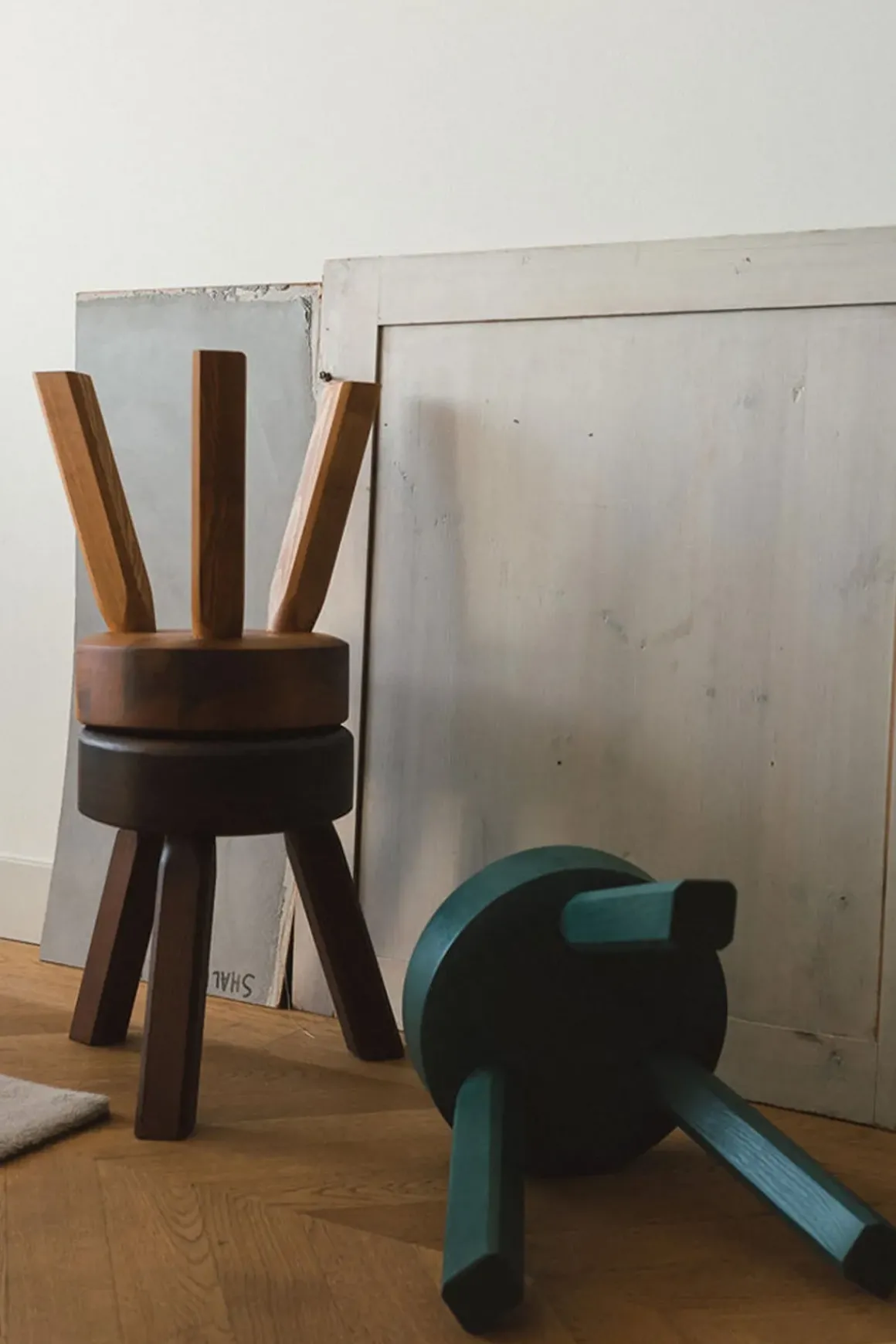 Krakk - AML Stool dia30,5xh31 Dark Pine