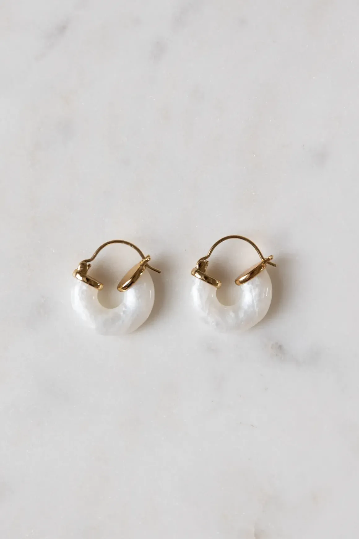Øreringer - Petit White Swell Gold