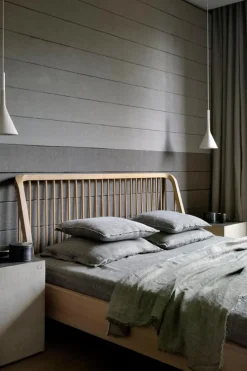 Seng - Spindle Bed 160x200cm Oak