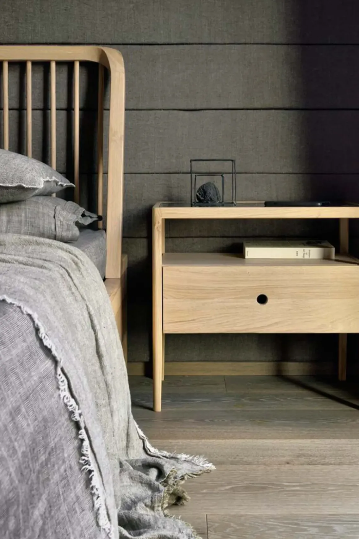 Seng - Spindle Bed 180x200cm Oak
