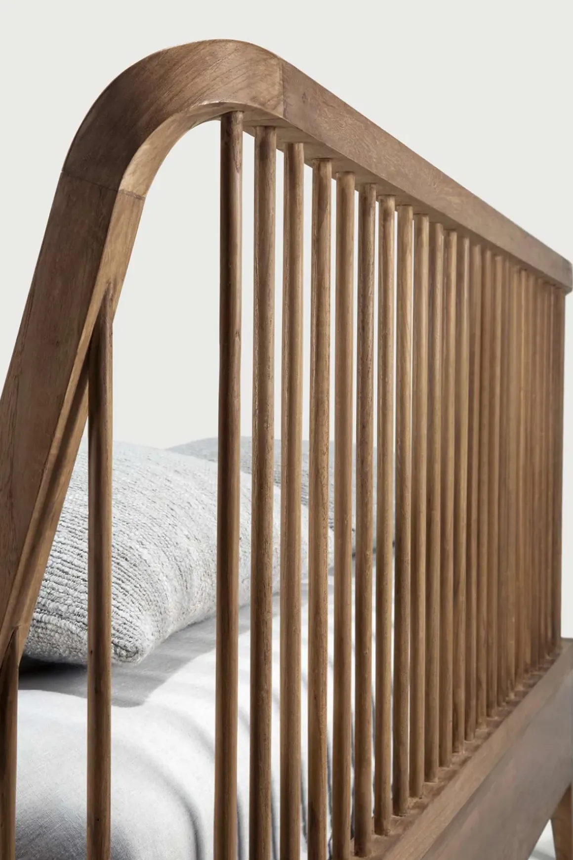 Seng - Spindle Bed 180x200cm Reclaimed Teak