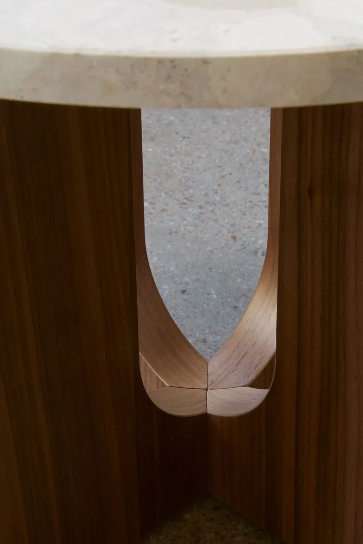 Sidebord - Androgyne dia50cm Natural Oak/Kunis Breccia