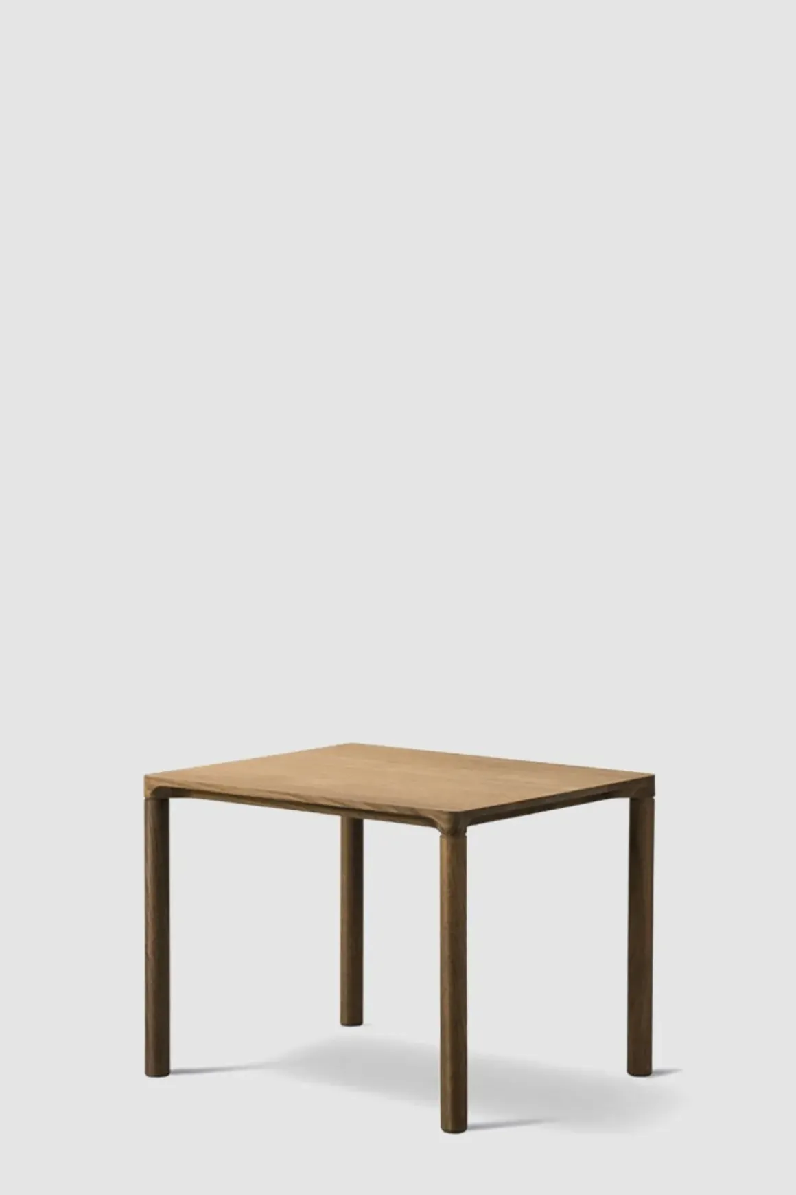 Sidebord - Piloti Modell 6705 46,5x39xh35 Røkt Eik