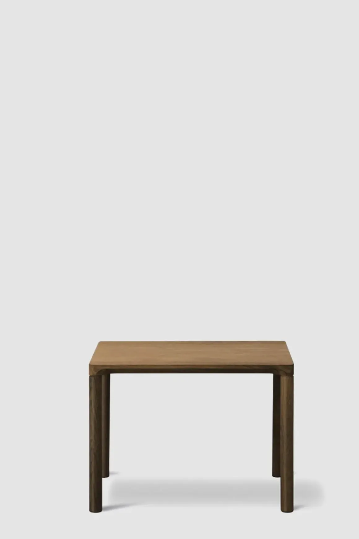 Sidebord - Piloti Modell 6705 46,5x39xh35 Røkt Eik