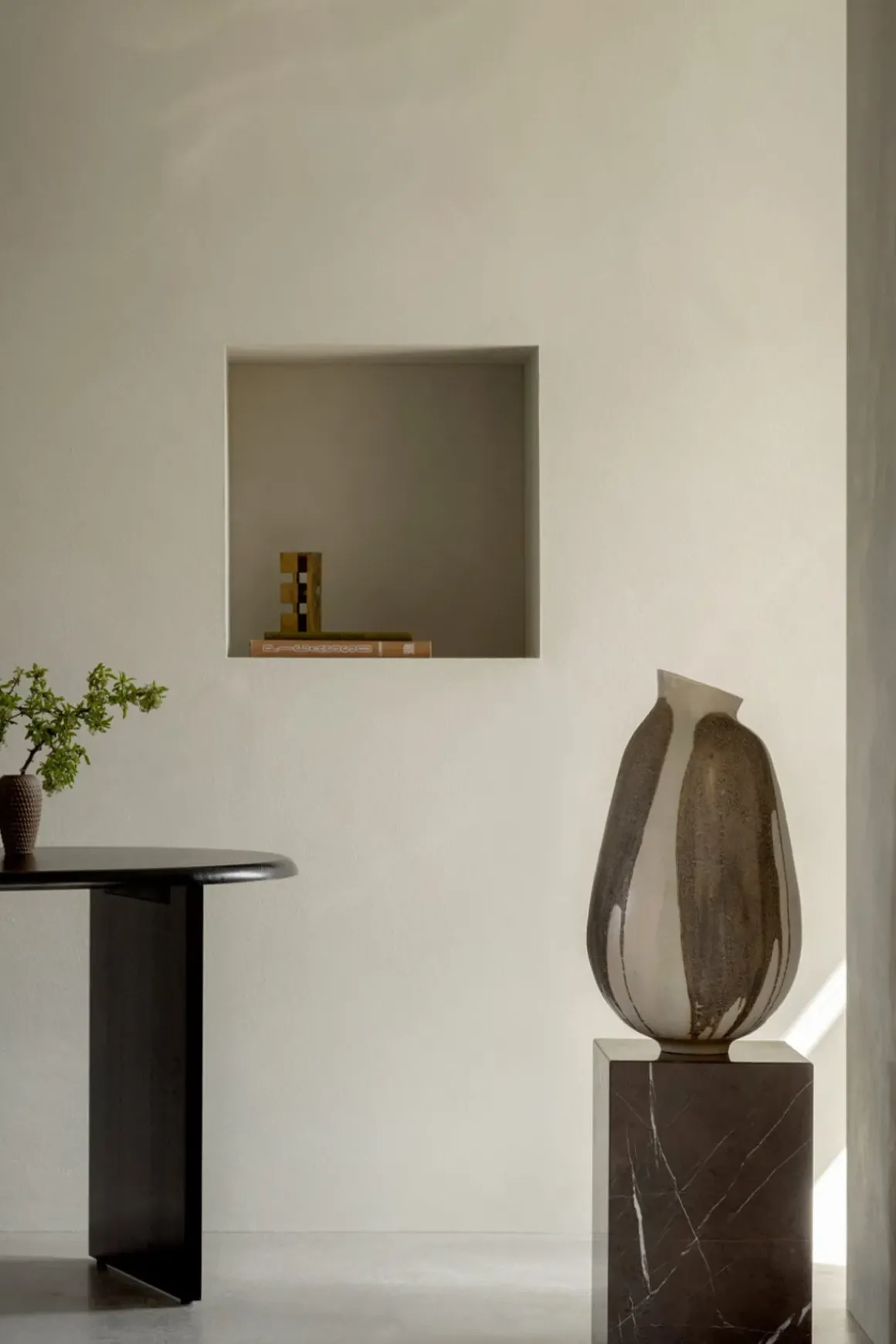 Sidebord - Plinth Tall 30x30xh51 Grey Kendzo Marble