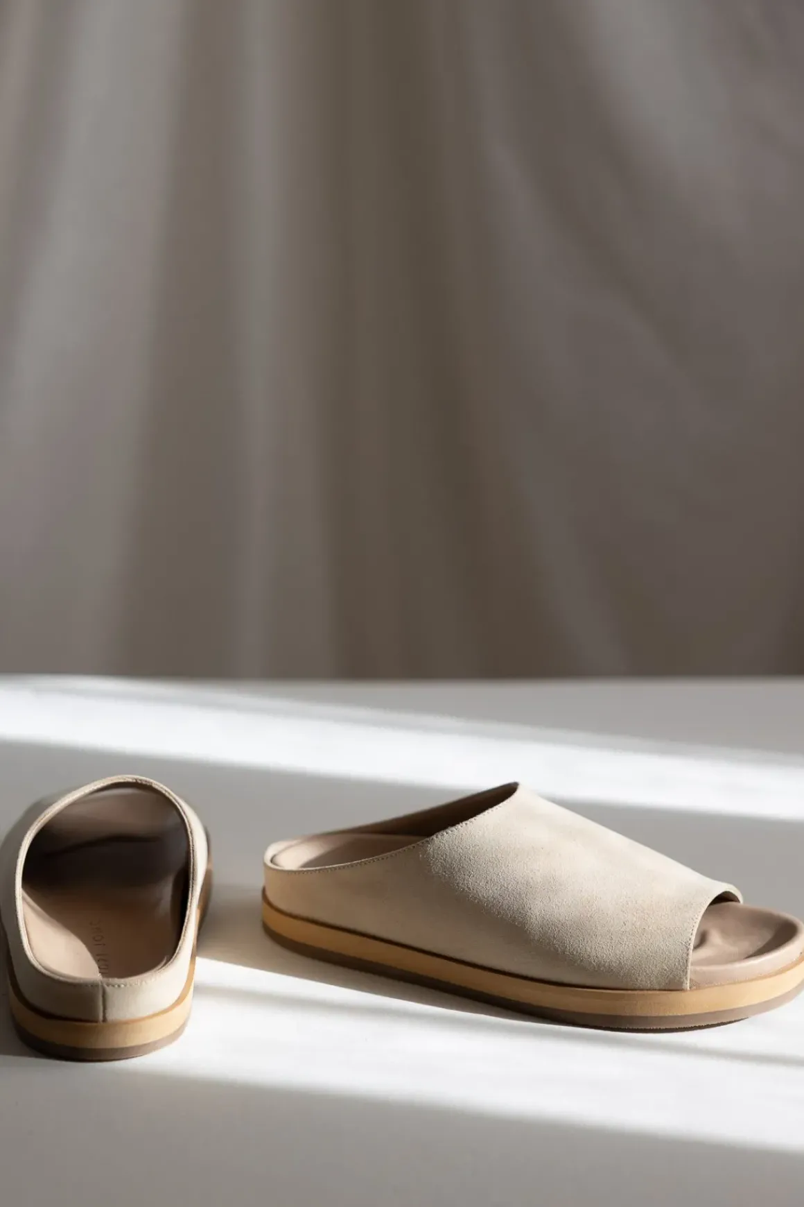 Sko - Sandaler Slippers Julita Suede Sand
