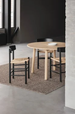 Spisestuestol - J39 Folkestolen Sortlakkert Bøk / Naturfarget Papirgarn