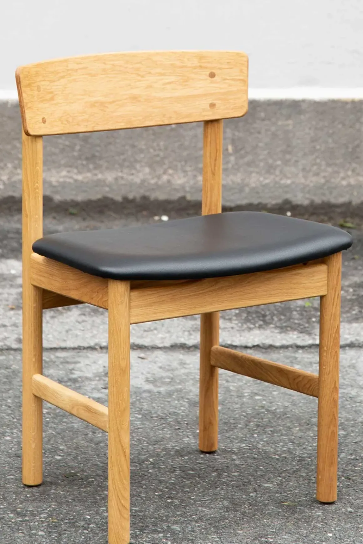 Spisestuestol - Mogensen Model 3236 Oljet Eik / 98 Sort Lær