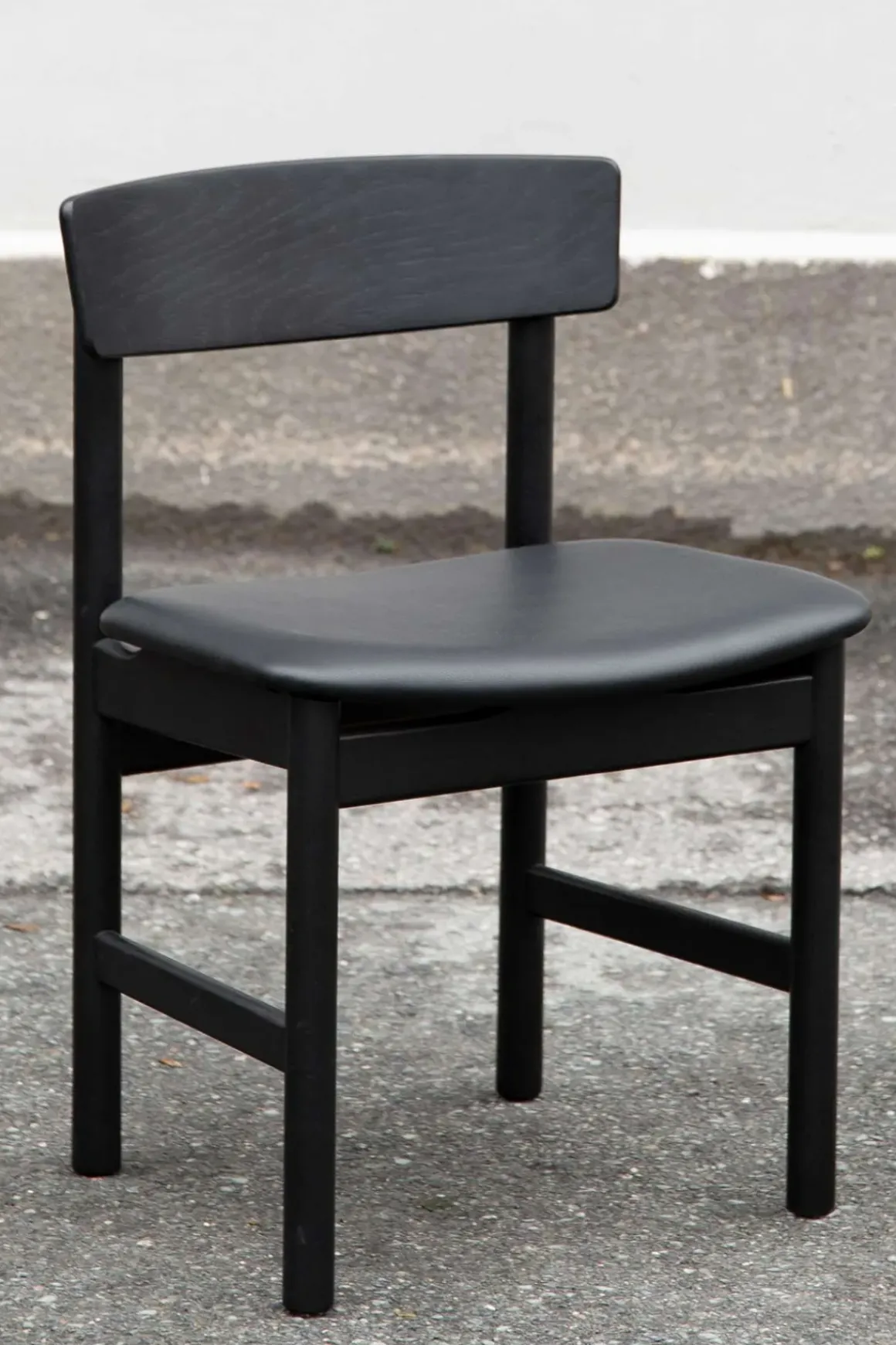 Spisestuestol - Mogensen Model 3236 Sortlakkert Eik / 88 Sort Lær